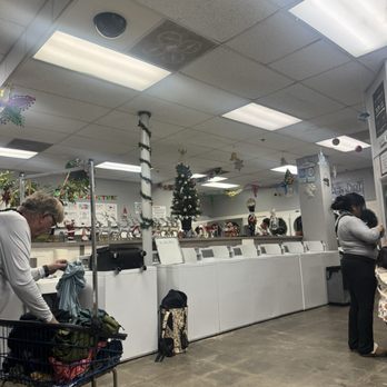 The Mesa Laundromat - Laundromat Near Me - Santa Barbara, California The Mesa Laundromat - Laundromat Near Me - Santa Barbara, California