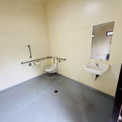 Plaskett Creek Campground - Toilet - sink does not have running water