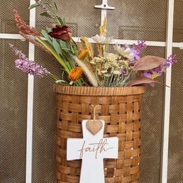Basket wreath for spring Basket wreath for spring