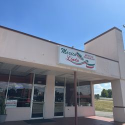 The front of "Mexico Lindo" restaurant.