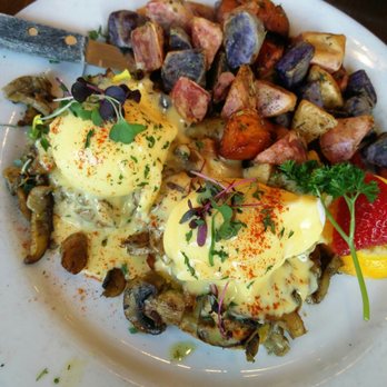 Sweet Maple - Wild Benedict: mushroom medley with a side of potato medley. My favorite - American Near Me - San Francisco, California