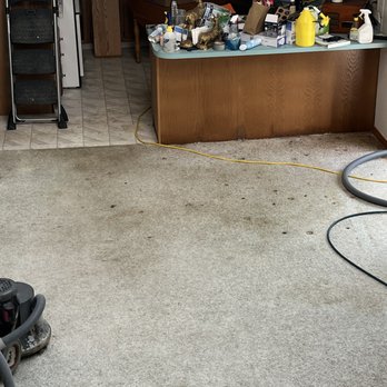 Cascade Carpet Cleaning - Rotor Extract very dirty carpet - Carpet Cleaning Near Me - Belmont, Michigan