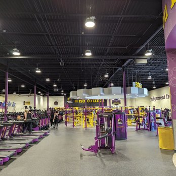 Planet Fitness - Inside - Gyms Near Me - West Bloomfield, Michigan