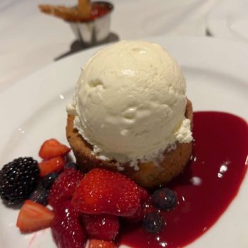 Ocean Prime - Warm Moist Butter Cake, Fresh Berries, Vanilla , with Raspberry Sauce 6 - Seafood Near Me - Boston, Massachusetts
