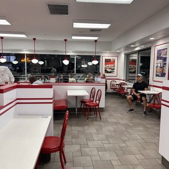 In-N-Out Burger - Fast Food Near Me - Tempe, Arizona