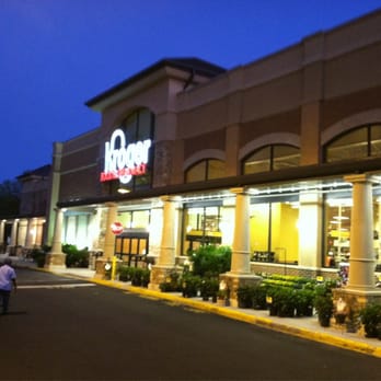 Kroger - the outside of a kroger restaurant at night - Grocery Near Me - Richmond, Virginia Kroger - the outside of a kroger restaurant at night - Grocery Near Me - Richmond, Virginia