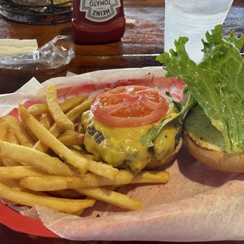 The Breakers Restaurant - Cheese Burger - American Near Me - New Smyrna Beach, Florida