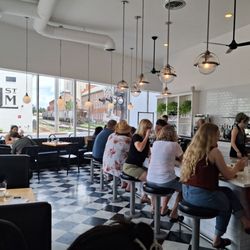 Magpie Diner - Entrance and dining area.