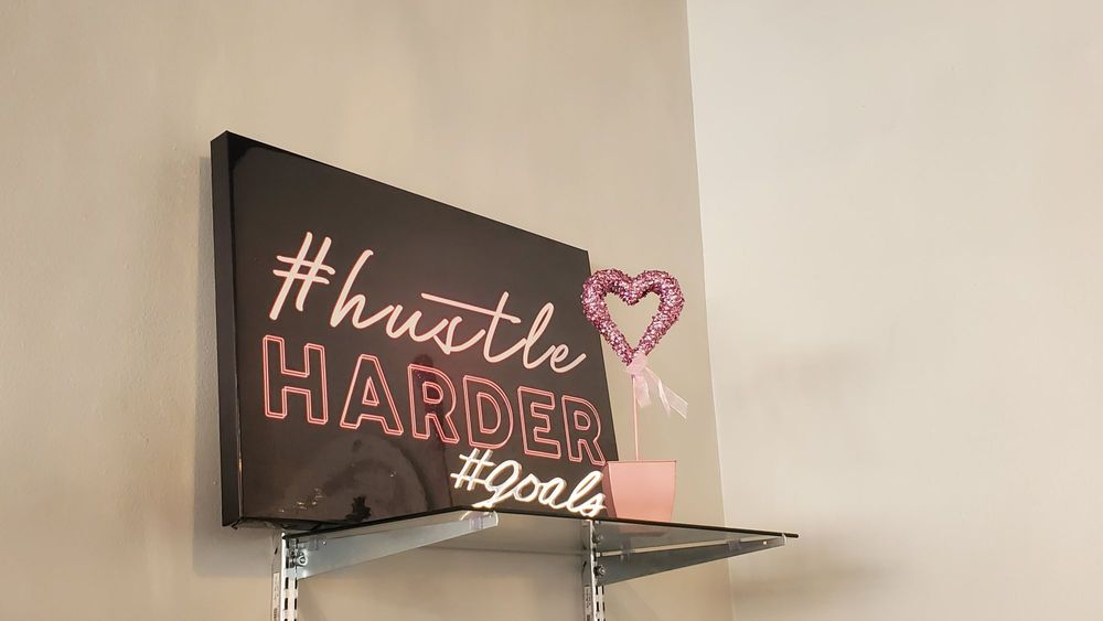 Hustla Boutique Logo