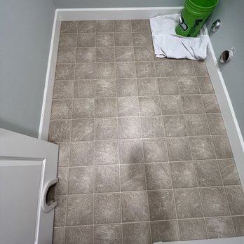 CARPET & FLOORING SPECIALIST - a bathroom with tile flooring - Flooring Near Me - Auburn, Washington CARPET & FLOORING SPECIALIST - a bathroom with tile flooring - Flooring Near Me - Auburn, Washington