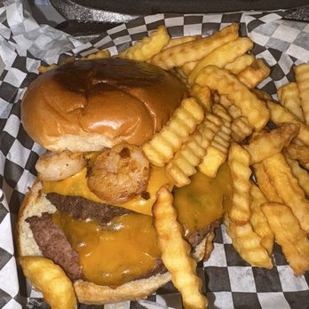 Eat ‘N Geaux Grill - Looks good, right? This was cafeteria school food frozen meat. Gross - Wraps Near Me - Baton Rouge, Louisiana