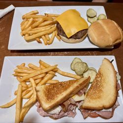 Bailey’s Irish Pub