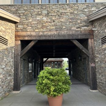 Rivermarket Bar and Kitchen - Restaurant is in a beautiful area. - New American Near Me - Tarrytown, New York