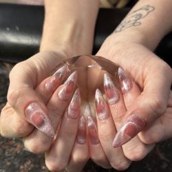V Nails & Waxing Spa