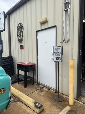 Destroyer Garage by null