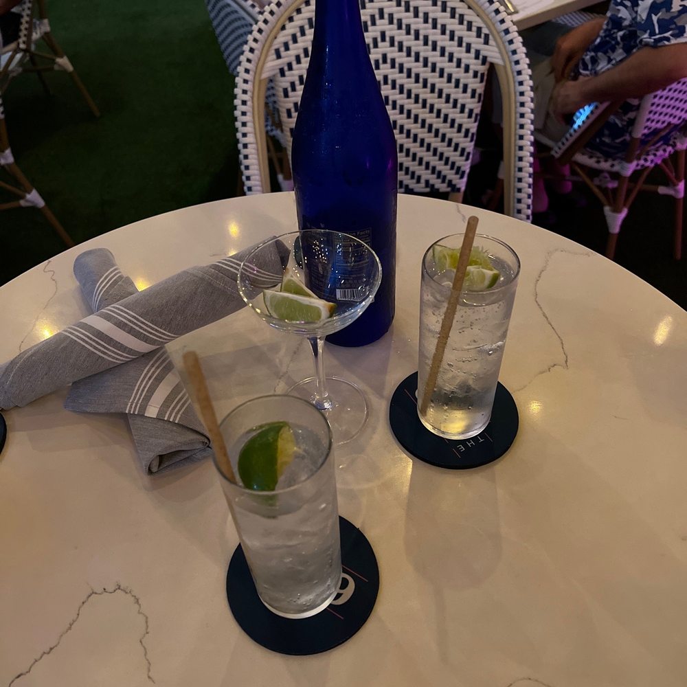 The 239 Naples - Saratoga Sparkling water, ice, and lemons - American Near Me - Naples, Florida The 239 Naples - Saratoga Sparkling water, ice, and lemons - American Near Me - Naples, Florida