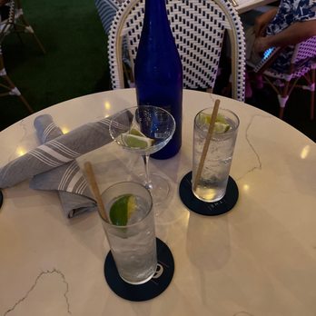 The 239 Naples - Saratoga Sparkling water, ice, and lemons - American Near Me - Naples, Florida