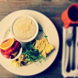 Cody's La Jolla - scrambled eggs, fresh fruit, grits and coffee