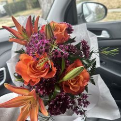 Grab and go bouquet. Only $45 for this beauty!!!!