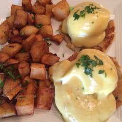 Madison Cafe & Grill - Egg benedict!!yummy