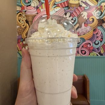 Ice Cream Luv - Macadamia Nut Milkshake - Ice Cream & Frozen Yogurt Near Me - Los Angeles, California