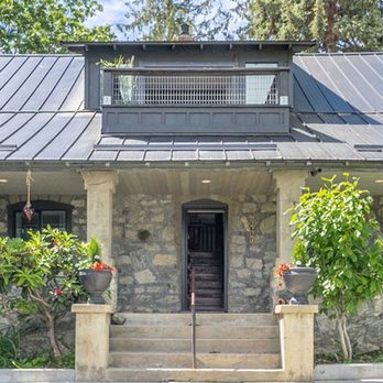 Chelan Stone House - Front of home - Bed & Breakfast Near Me - Chelan, Washington Chelan Stone House - Front of home - Bed & Breakfast Near Me - Chelan, Washington