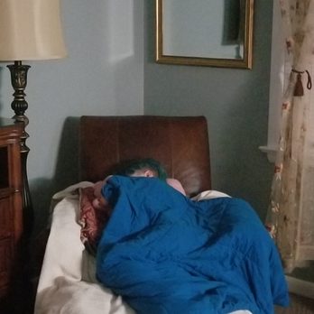 Simmons Motel - Our son's makeshift tiny bed. :-) It worked! He was very cozy. - Hotels Near Me - Hershey, Pennsylvania Simmons Motel - Our son's makeshift tiny bed. :-) It worked! He was very cozy. - Hotels Near Me - Hershey, Pennsylvania