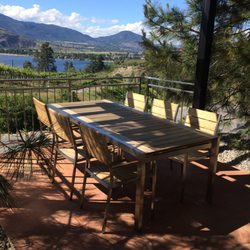 Pentâge Winery - Picnic area is pet friendly.