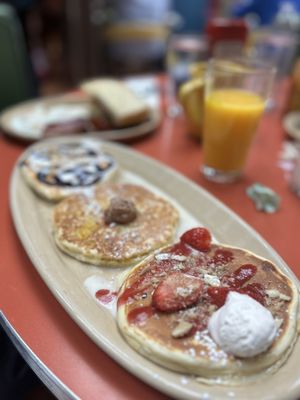 Snooze, an A.M. Eatery by null