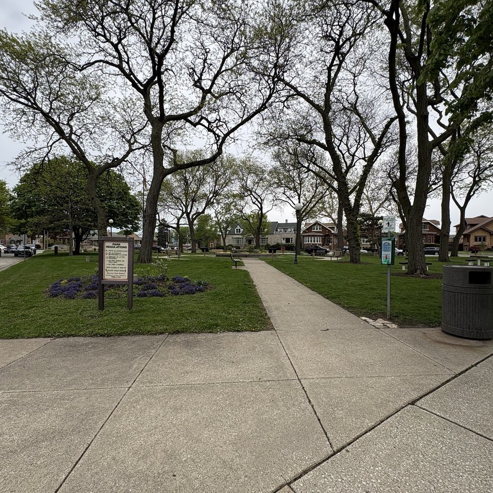 Mraz Park - Beautiful landscaped and well maintained free park - Dog Parks Near Me - Berwyn, Illinois Mraz Park - Beautiful landscaped and well maintained free park - Dog Parks Near Me - Berwyn, Illinois
