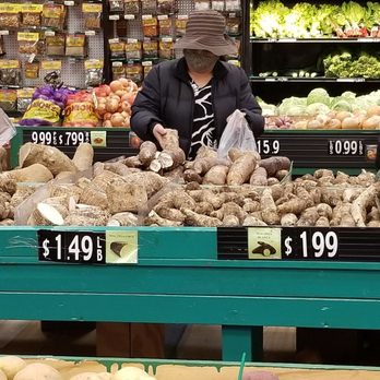 E mart - Produce section - International Grocery Near Me - Virginia Beach, Virginia