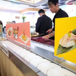Shumi Revolving Sushi - Sushi chefs cutting a big Tuna fish