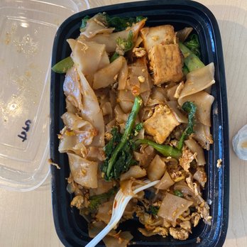 Ubon Thai Kitchen - Pad See Ew Noodle - Thai Near Me - Torrance, California