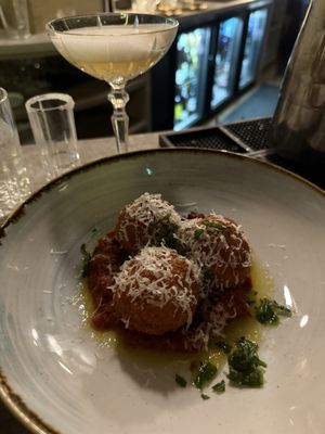 HEIST Restaurant + Wine Club by null