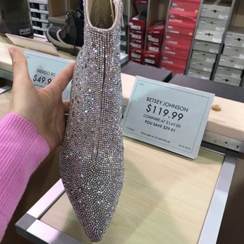 DSW Designer Shoe Warehouse - Shoe Stores Near Me - Southfield, Michigan