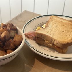 Ellen’s at The Airport - Egg and cheese sandwich and homefries