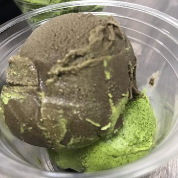 Meccha Matcha - Close up of Hoijicha and Matcha lvl 3, can see little clumps still delicious - Desserts Near Me - Artesia, California Meccha Matcha - Close up of Hoijicha and Matcha lvl 3, can see little clumps still delicious - Desserts Near Me - Artesia, California