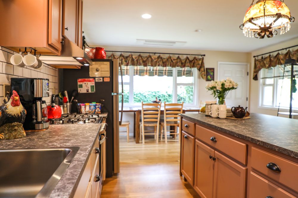 THE CARRIAGE HOUSE Updated September 2024 19 Photos 60 Clear Lake