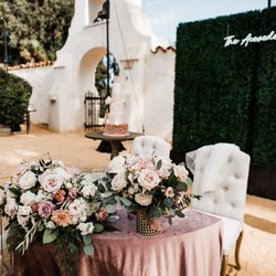 Amigo Event Rentals - Velvet linen, Tufted Oatmeal Chair, Hedge Wall backdrop