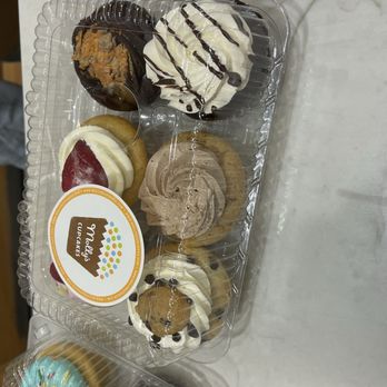 Molly’s Cupcakes - Half a dozen variety - Cupcakes Near Me - Ann Arbor, Michigan Molly’s Cupcakes - Half a dozen variety - Cupcakes Near Me - Ann Arbor, Michigan
