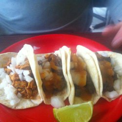 Taqueria Daysi's & Mariscos - 4 tacos (3 carne asada and 1 chicken) $1.35 each.