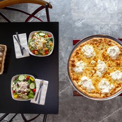 La Famiglia Pizza