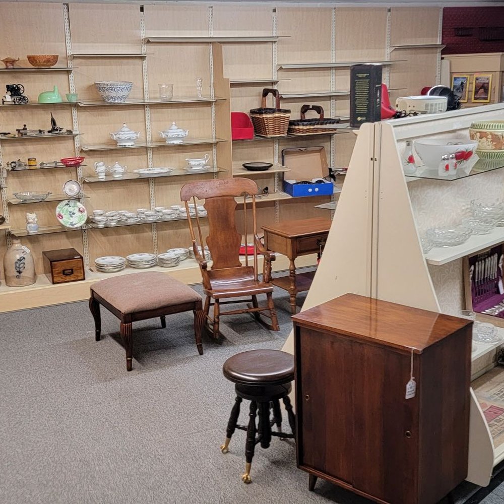 Silver Moon Antique Mall - Advertising,  Vintage Toys, Furniture,  Stools, Records,  Fishing,  Hunting,  Lighting. - Antiques Near Me - Lewisburg, Pennsylvania
