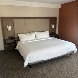 Holiday Inn Express & Suites Chatsworth
