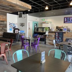 Pinned Coffee - Interior