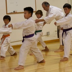 Shotokan Karate Institute - Hanshi Sharifi working with the children's class.