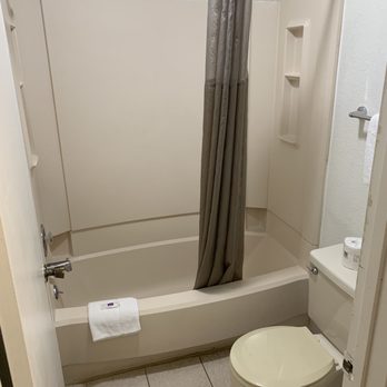 Motel 6 OSU - Bathroom - Hotels Near Me - Columbus, Ohio Motel 6 OSU - Bathroom - Hotels Near Me - Columbus, Ohio