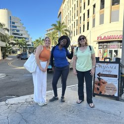 Kindwalk - Nassau Historical and Cultural Walking Tour - Christa in middle