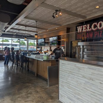 Outlaw Pizza - Pizza Near Me - Austin, Texas