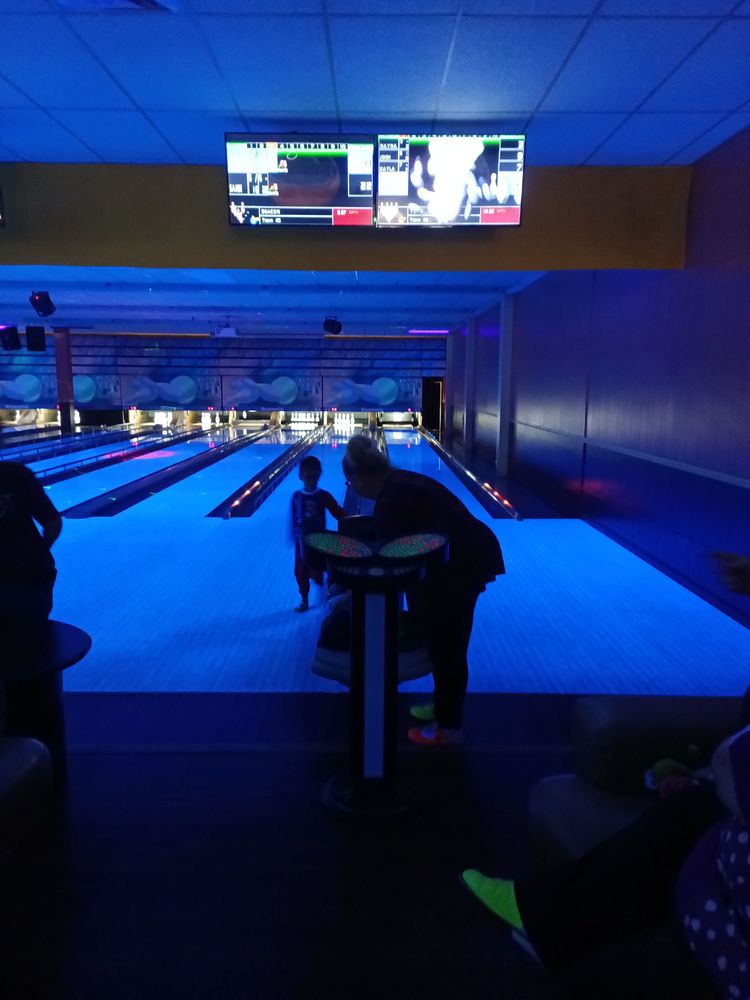 EMERSON BOWLING LANES Updated September 2024 62 Photos & 11 Reviews